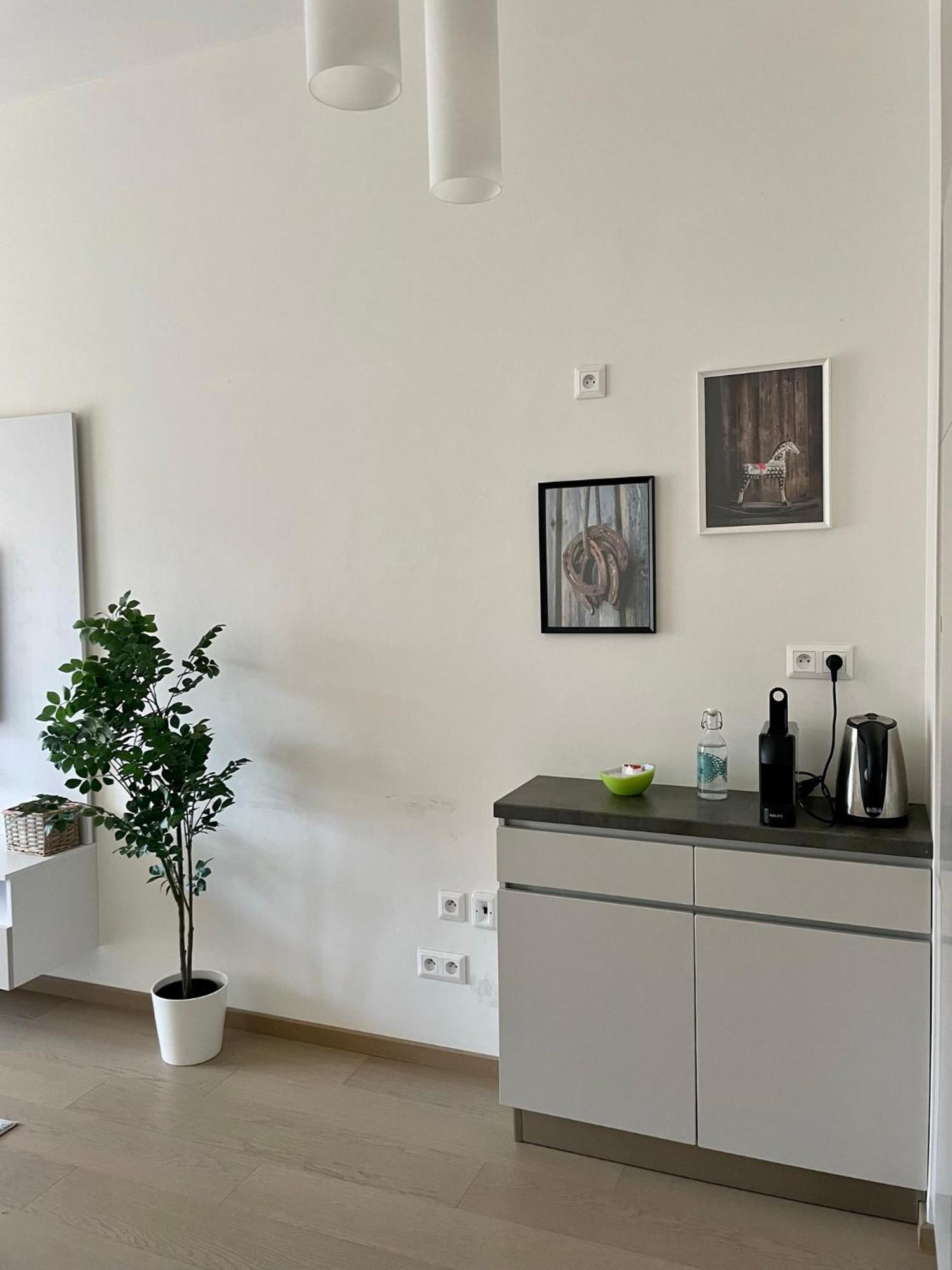 New, Beautiful Apt With Parking In Best Location! Bratislava Buitenkant foto